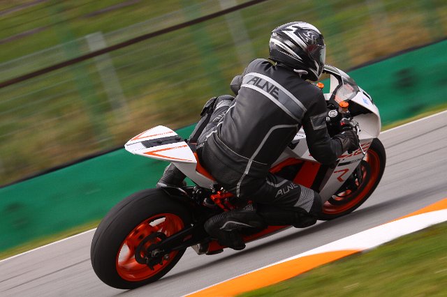 0704-0924MU3-003_704