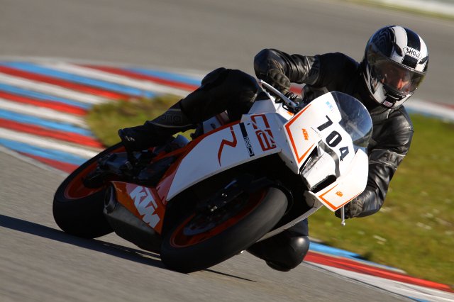 0704-0925MU1-001_704