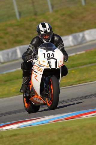 0704-0925MU1-004_704