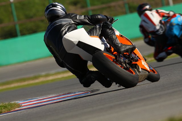 0704-0925MU1-008_704