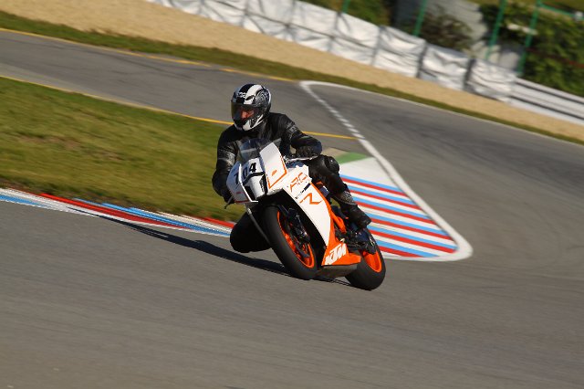 0704-0925MU1-010_704