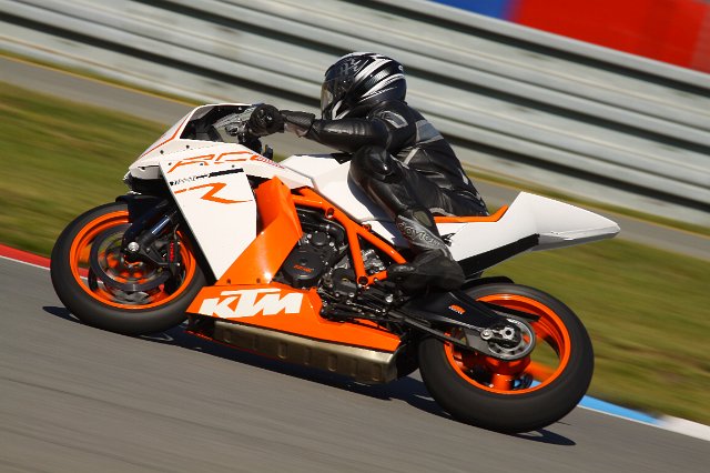 0704-0925MU1-013_704